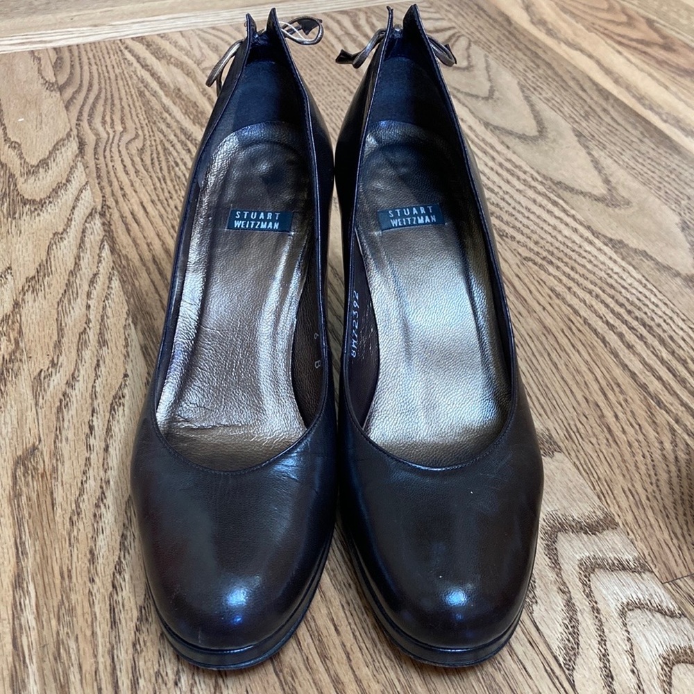 Stuart Weitzman brown leather pumps, size 6